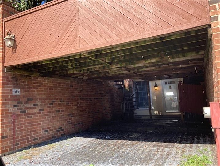 1st image of 1305 Richards Aly