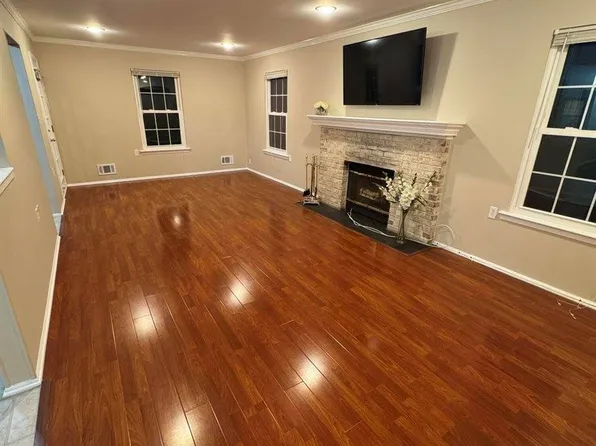 302 Wellington Pl, Aberdeen, NJ 07747