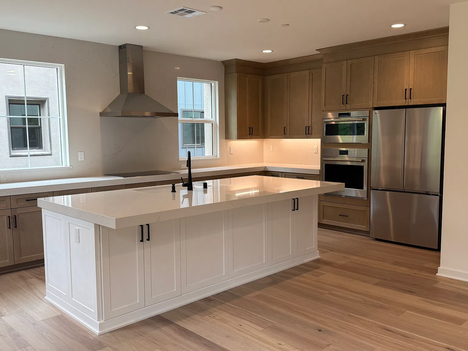 4 bed, 3.5 bath, 2212 sqft, $6,000 — Photo 2