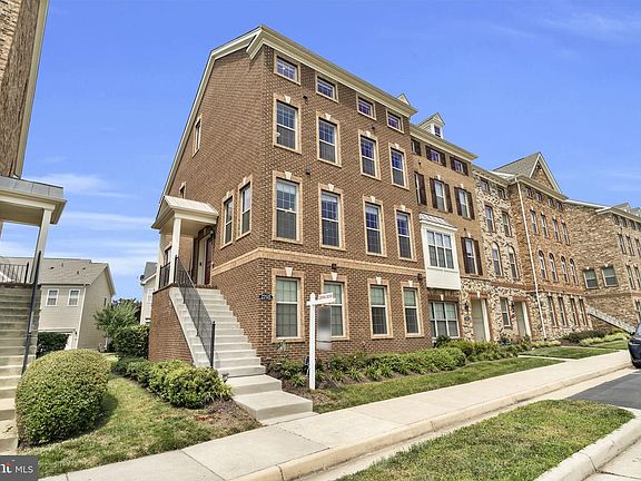 3rd image of 22515 Naugatuck Sq