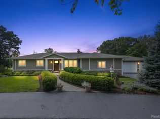 9635 Davisburg Rd, Clarkston, MI 48348