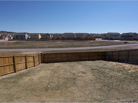 Large Back yard neatly landscaped & Auto Sprinklers   