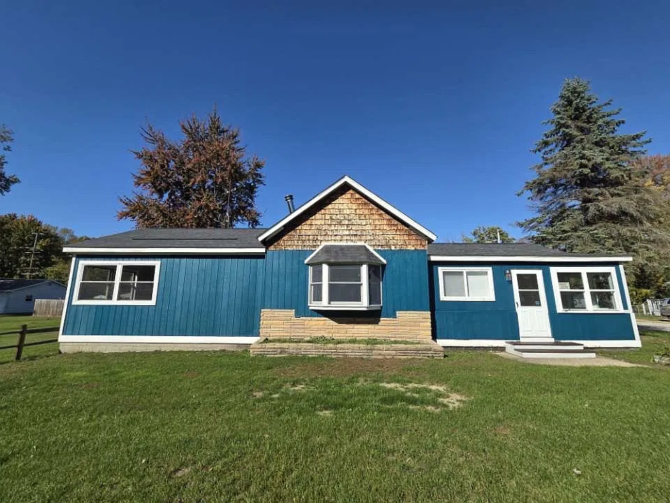 4 bed, 2.5 bath, 1745 sqft, $2,500 — Photo 1