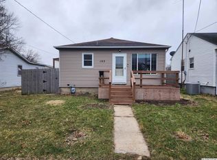 125 24th St SW, Mason City, IA 50401
