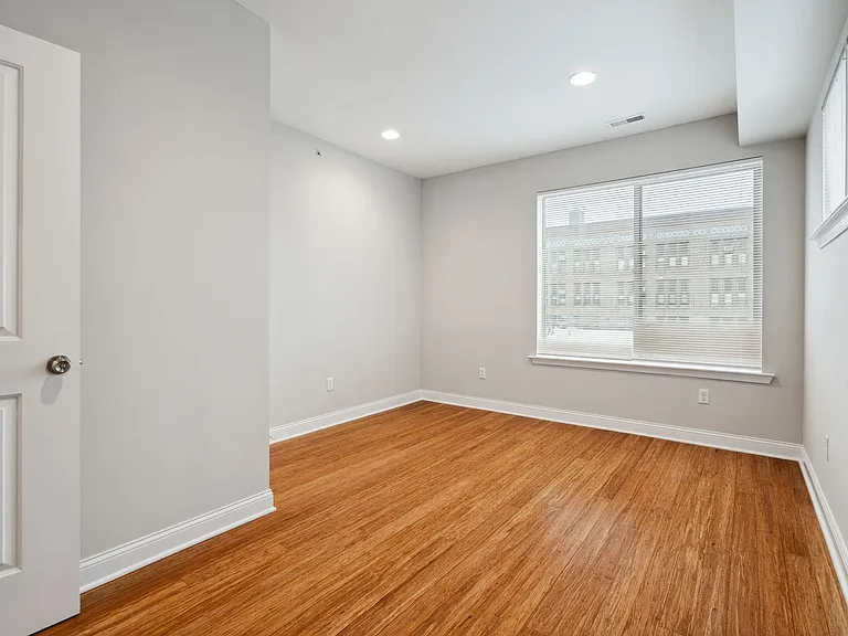 1633 Carpenter St — Photo 13