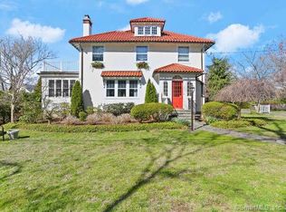 3 Fairgreen Ln, Old Greenwich, CT 06870