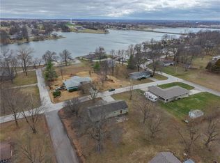 3723 Lake Trenton Dr, Trenton, MO 64683
