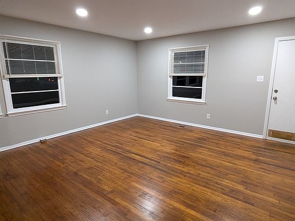 4th image of 3100 Highland Dr SE