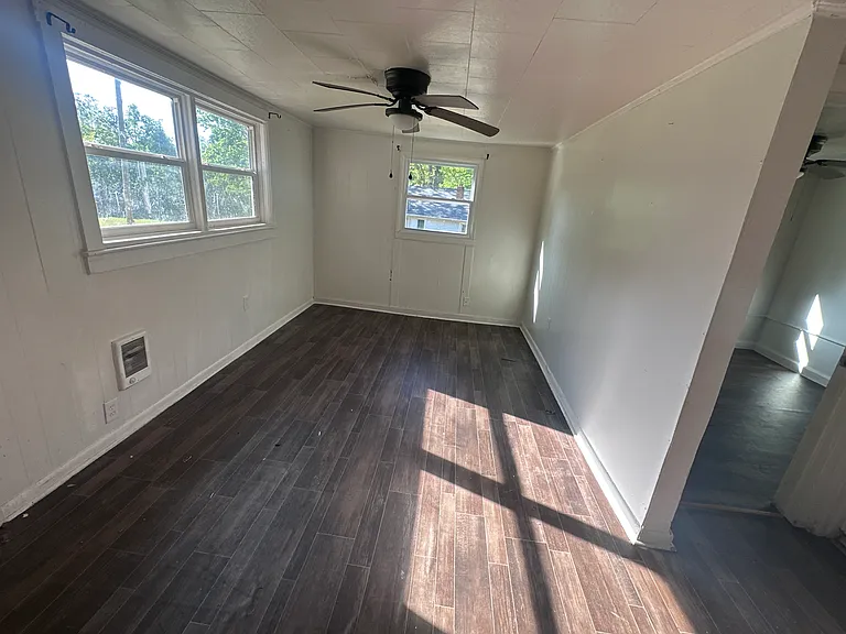 101 Walker Ln — Photo 3