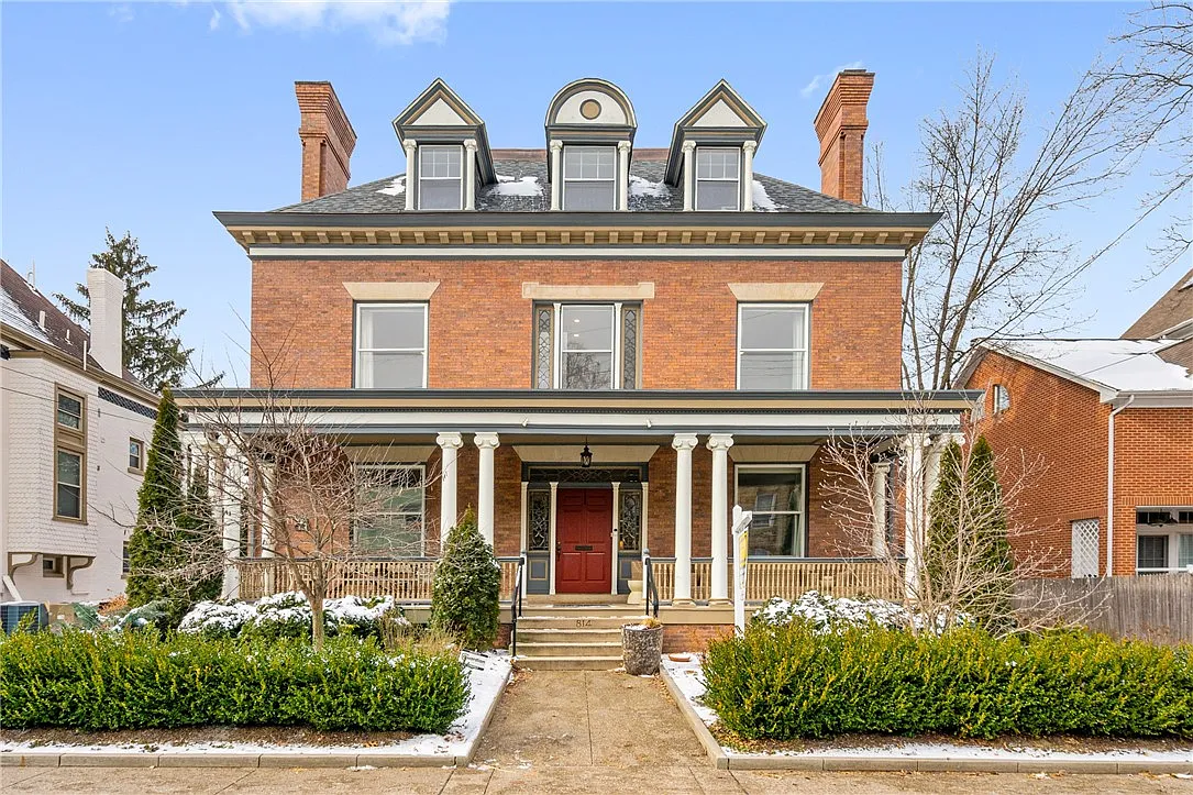 814 Saint James St photo 1