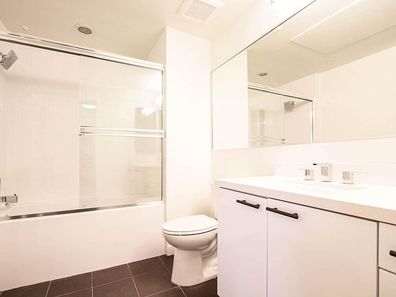 4th image of 525 Santa Monica Blvd #204