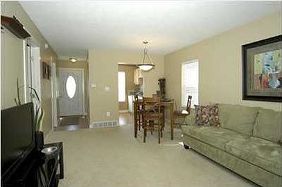 3rd image of 736 Pinckney Ct NW