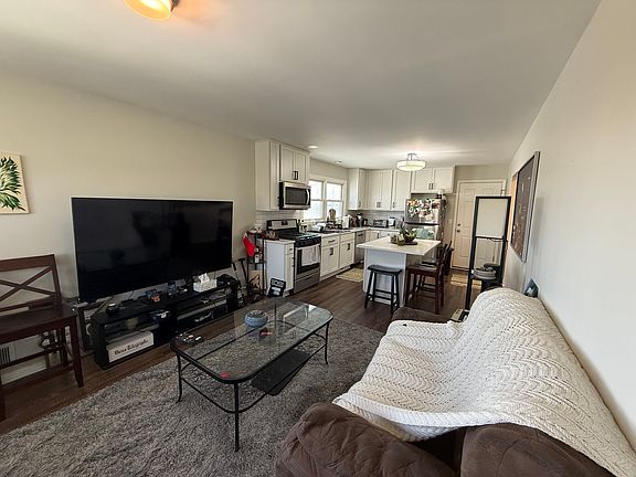 4th image of 1832 McKinley St NE #1