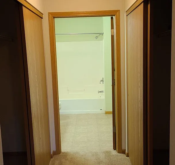 Prairie Crest Apartments — Photo 105