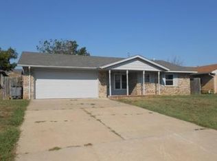 815 SE Lomond Ln, Lawton, OK 73501
