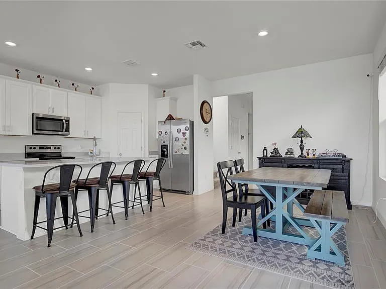 4704 Homestead Trl — Photo 4