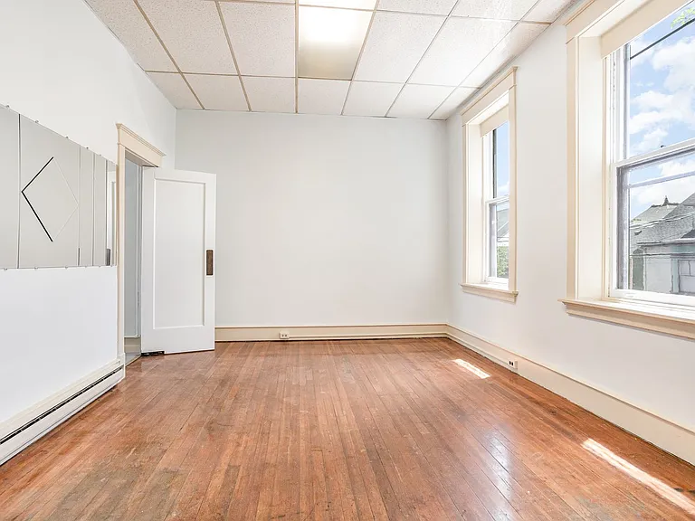 25 W Pomfret St — Photo 12