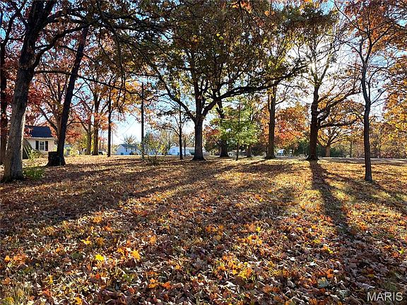 2nd image of 995 Lake Rd