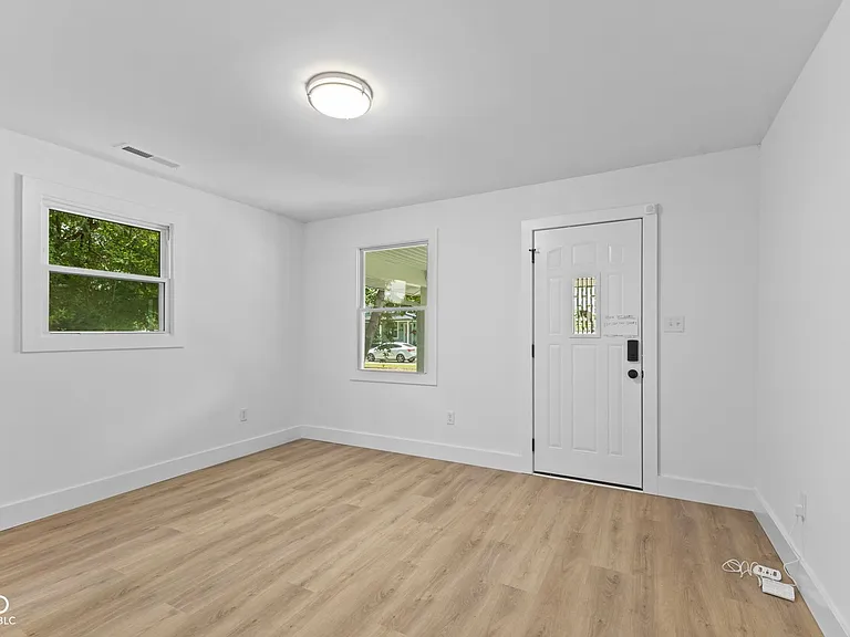 3038 Meredith Ave #2 — Photo 9