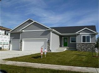 965 9th St, Waukee, IA 50263