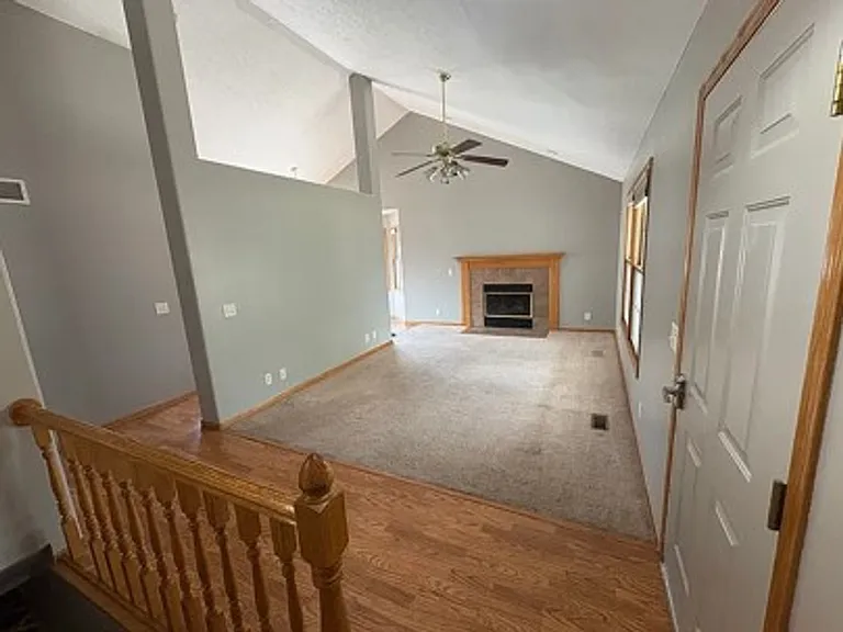 816 Mary Ct — Photo 4