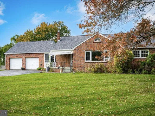 310 Old Airport Rd, Douglassville, PA 19518