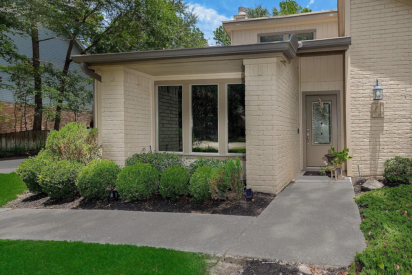 3 bed, 2.0 bath, 2037 sqft, $3,450 — Photo 3