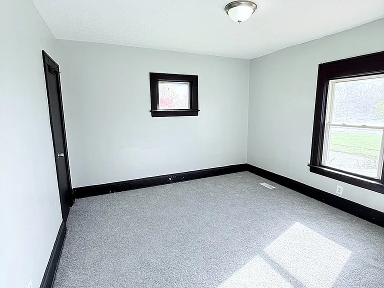 11617 Ely Ave — Photo 9