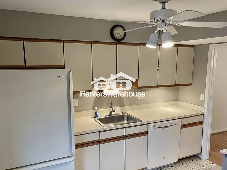 20469 Waters Point Ln — Photo 7