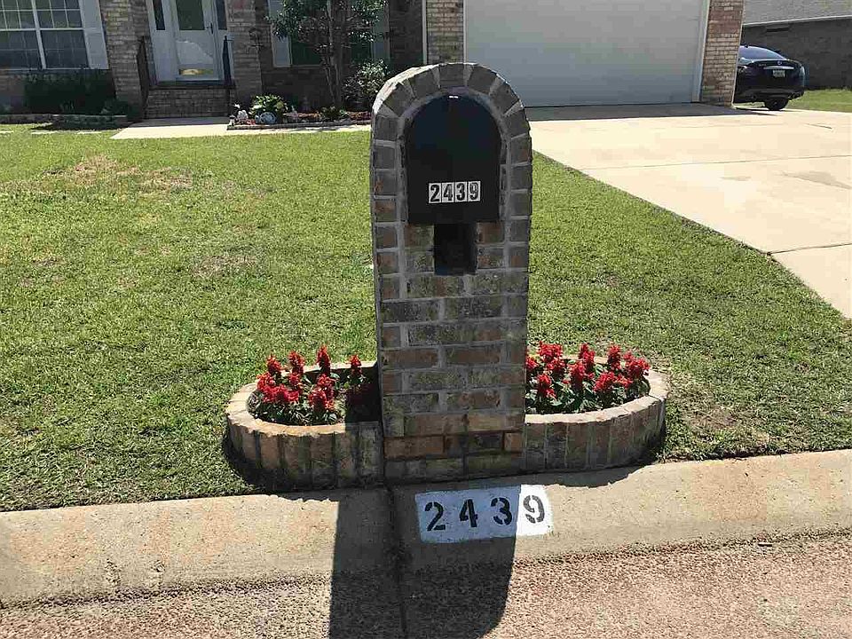 2nd image of 2439 Sweetheart Ln