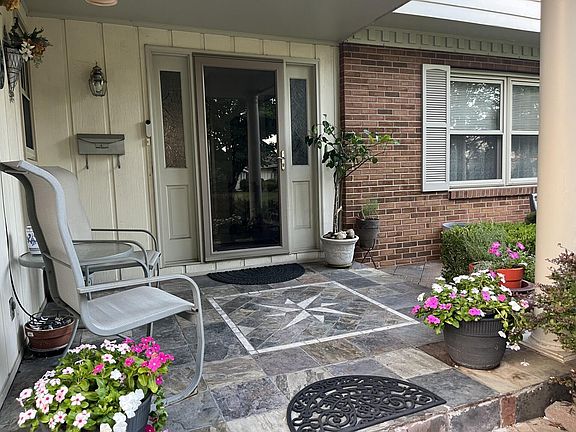 2nd image of 1960 Faymeadow Ave