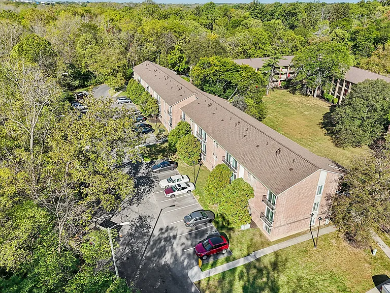 Raccoon Creek Apartments — Photo 30