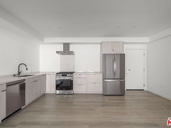 4th image of 3755 S Canfield Ave #301