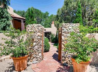 9 Via De Zorritos, Santa Fe, NM 87506