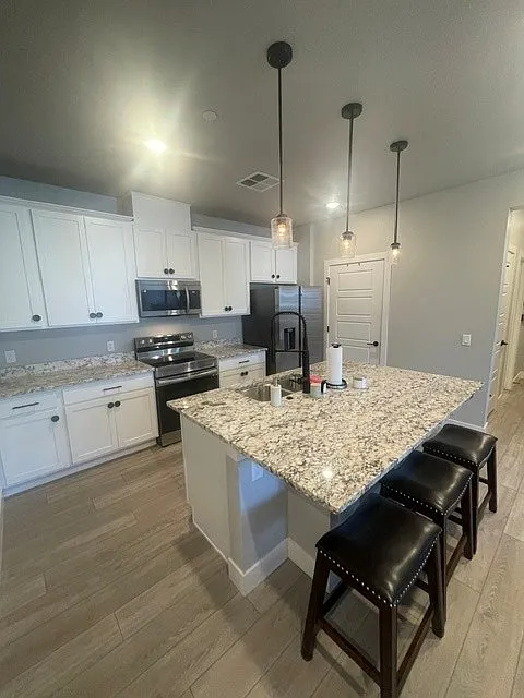 3 bed, 1263 sqft, $2,300 — Photo 3