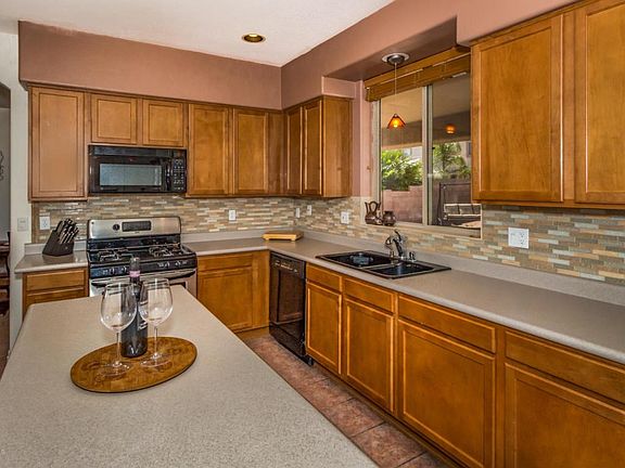 3rd image of 292 W Sacaton Canyon Dr