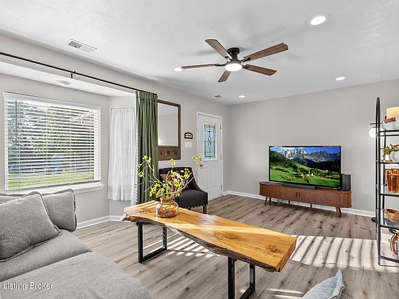 5th image of 17523 Aiken Rd