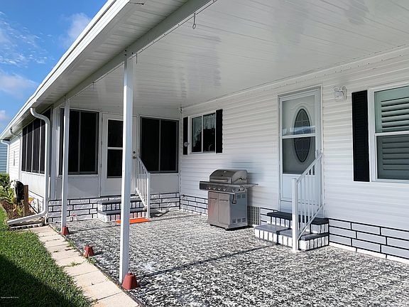 3rd image of 925 Jacaranda Dr