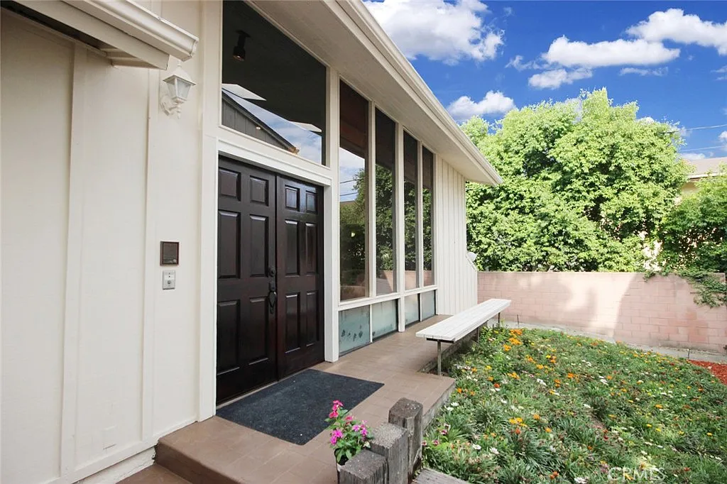 3 bed, 2301 sqft, $3,700 — Photo 1