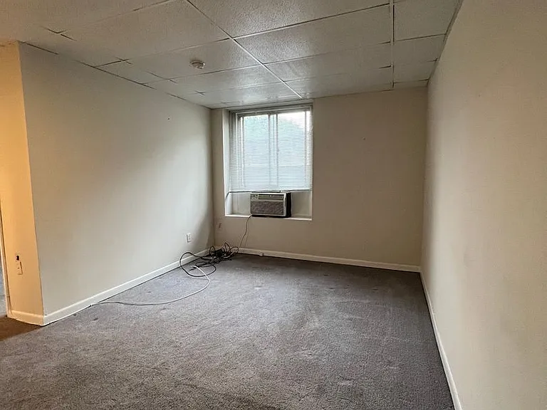 Morris Apartments — Photo 30