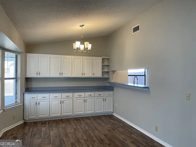 403 Fairfield Ct — Photo 7
