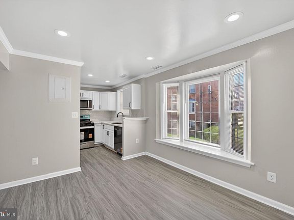 5th image of 1701 Addison Rd S