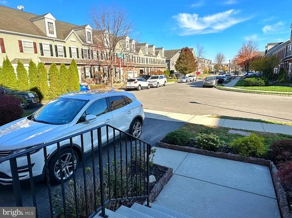 3502 Reserve Dr, Philadelphia, PA 19145