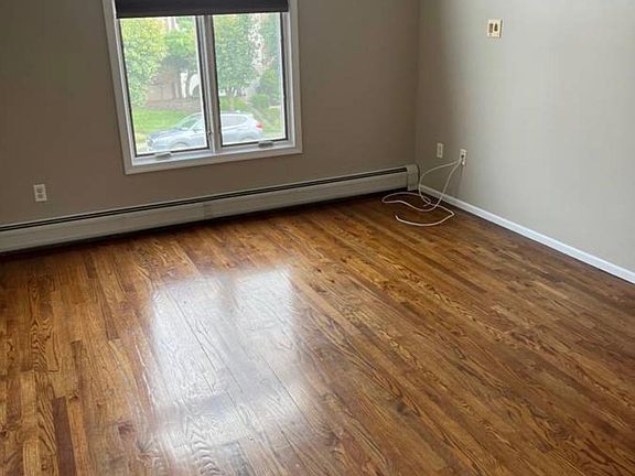 3rd image of 132 Covington Cir #1