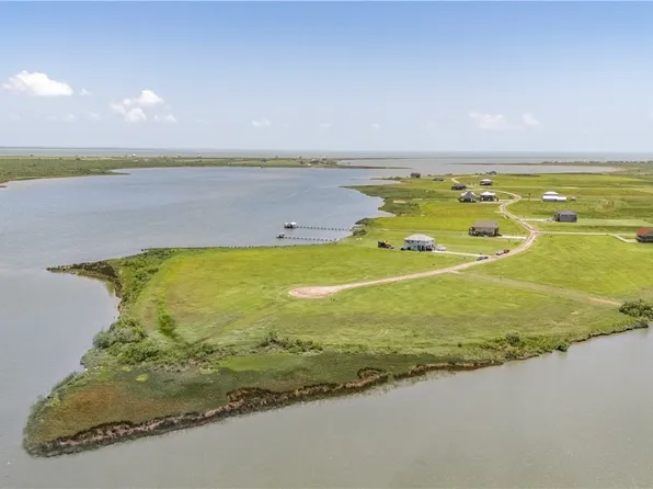 18 Bay Dr, Palacios, TX 77465