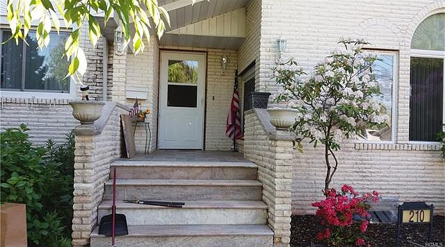 1st image of 210 S Conger Ave