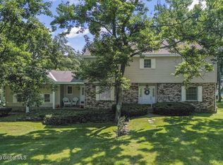 2118 Orchard Park Dr, Schenectady, NY 12309