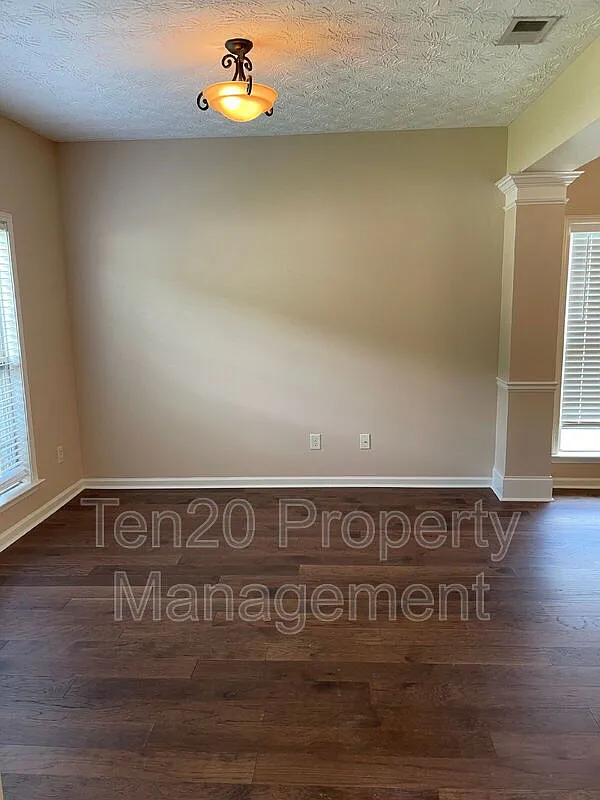 4 bed, 2.5 bath, 2637 sqft, $2,100 — Photo 2