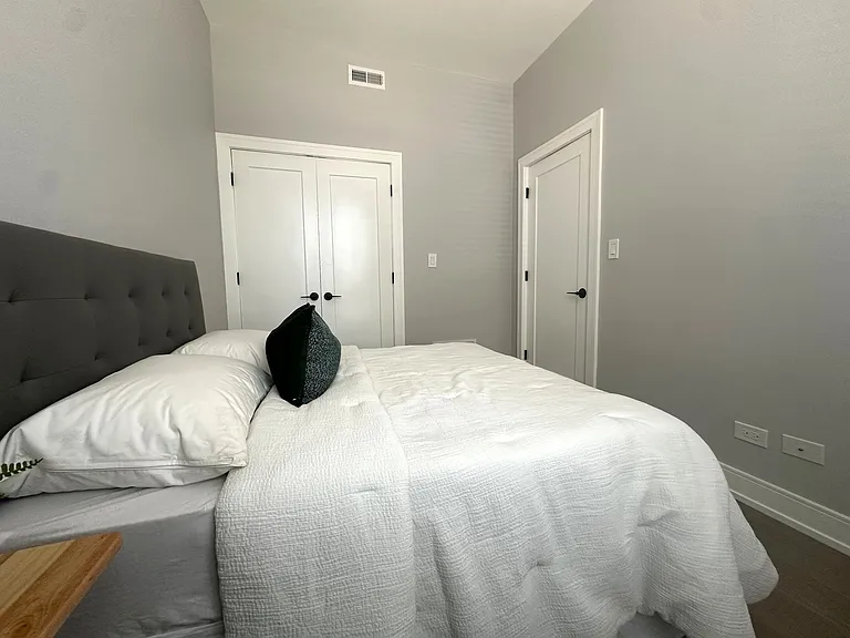 3834 N Wilton Ave #3 — Photo 6