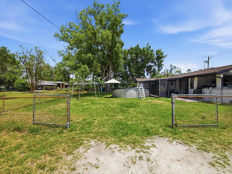 521 W Lutz Lake Fern Rd — Photo 26